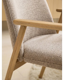 RODERIC Béžová Latte (látka Monza 60) / lakovaná dubová konštrukcia – DREVENÁ STOLIČKA BOUCLÉ RETRO